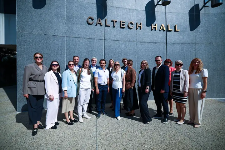 The biomedicine group in front of the Caltech Hall lettering.